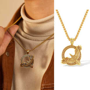 老鹰男生项链搭配t恤衣服的装饰挂饰小众设计感痞帅钛钢吊坠配饰