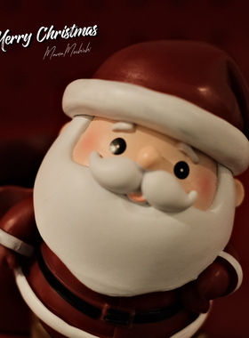 温暖的圣诞主题圣诞老人摆件笔筒