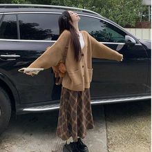 今年流行爆款绿色高级感慵懒v领针织开衫毛衣外套女秋冬2025新款
