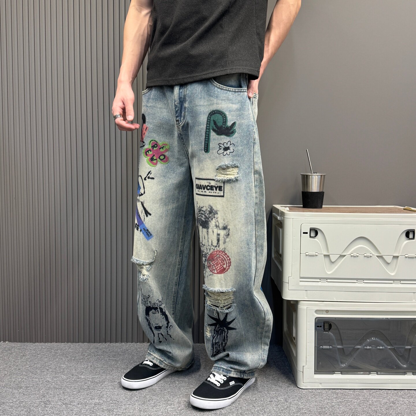 原创复古个性涂鸦风破洞牛仔裤男女宽松直筒显瘦显高做旧潮牌长裤
