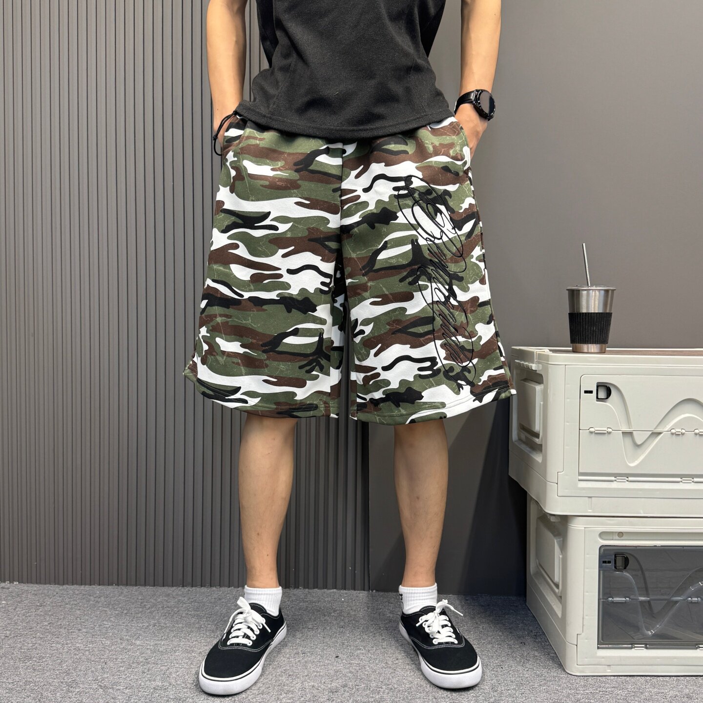 男生迷彩五分裤美式复古花体印花宽松直筒卫裤百搭休闲运动短裤潮