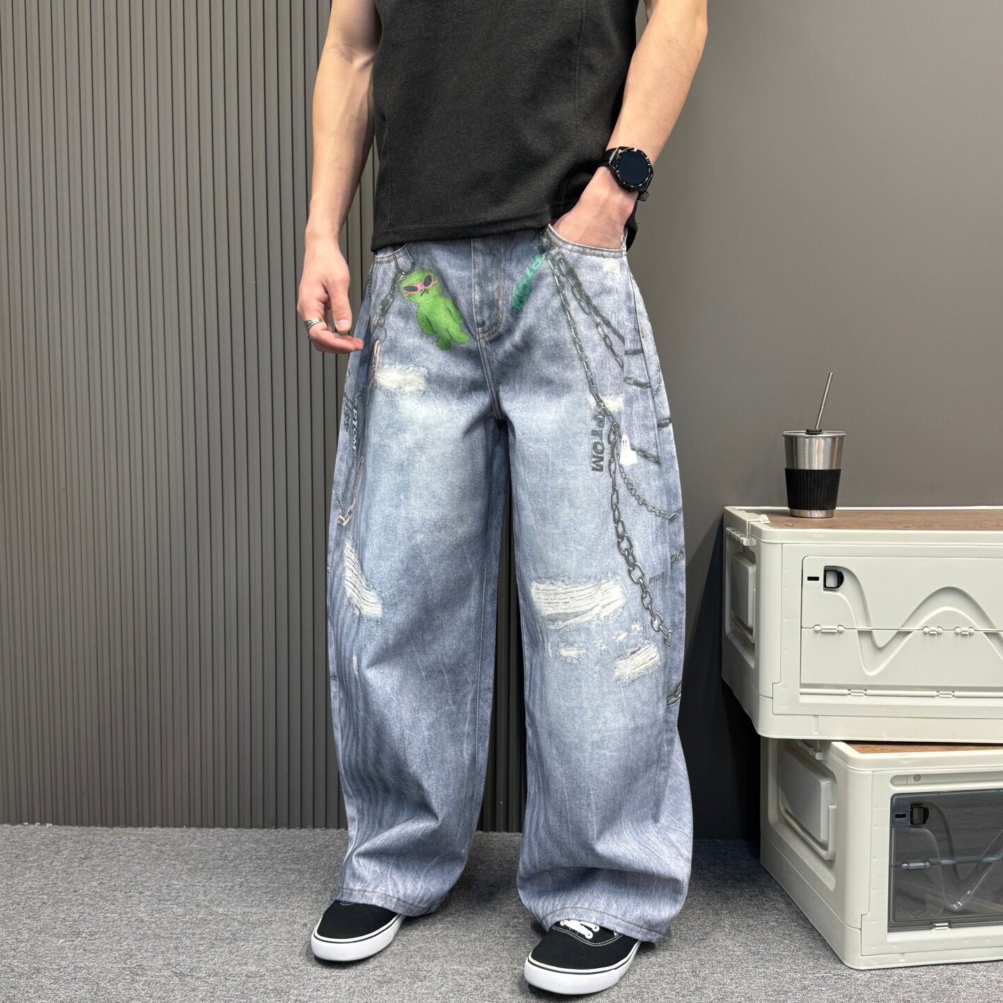 美式高街外星人涂鸦阔腿牛仔裤男浅蓝色水洗破洞宽松直筒痞帅长裤