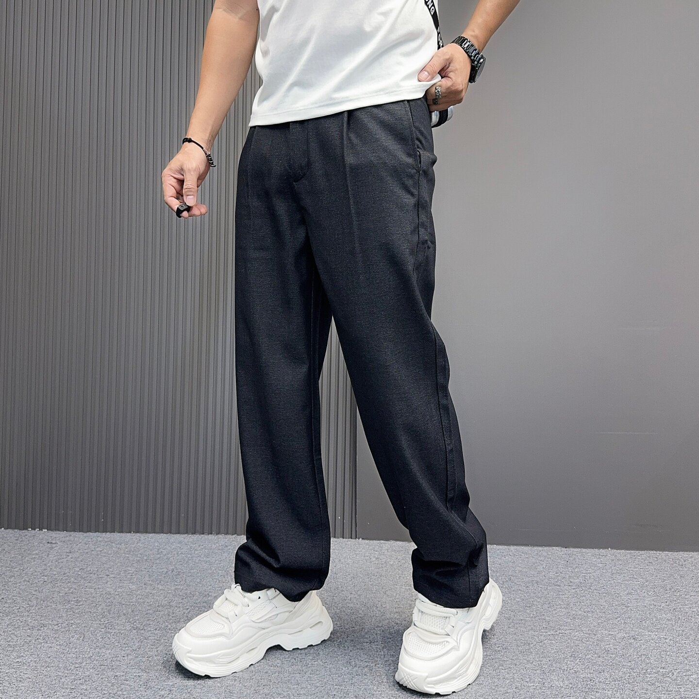 松弛轻奢老钱风日常休闲裤男2026秋季新款宽松垂感潮流百搭直筒裤