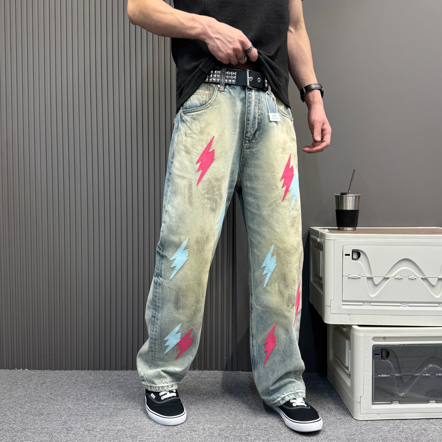 高街复古水洗做旧牛仔裤男款宽松直筒贴皮多巴胺长裤嘻哈阔腿裤子
