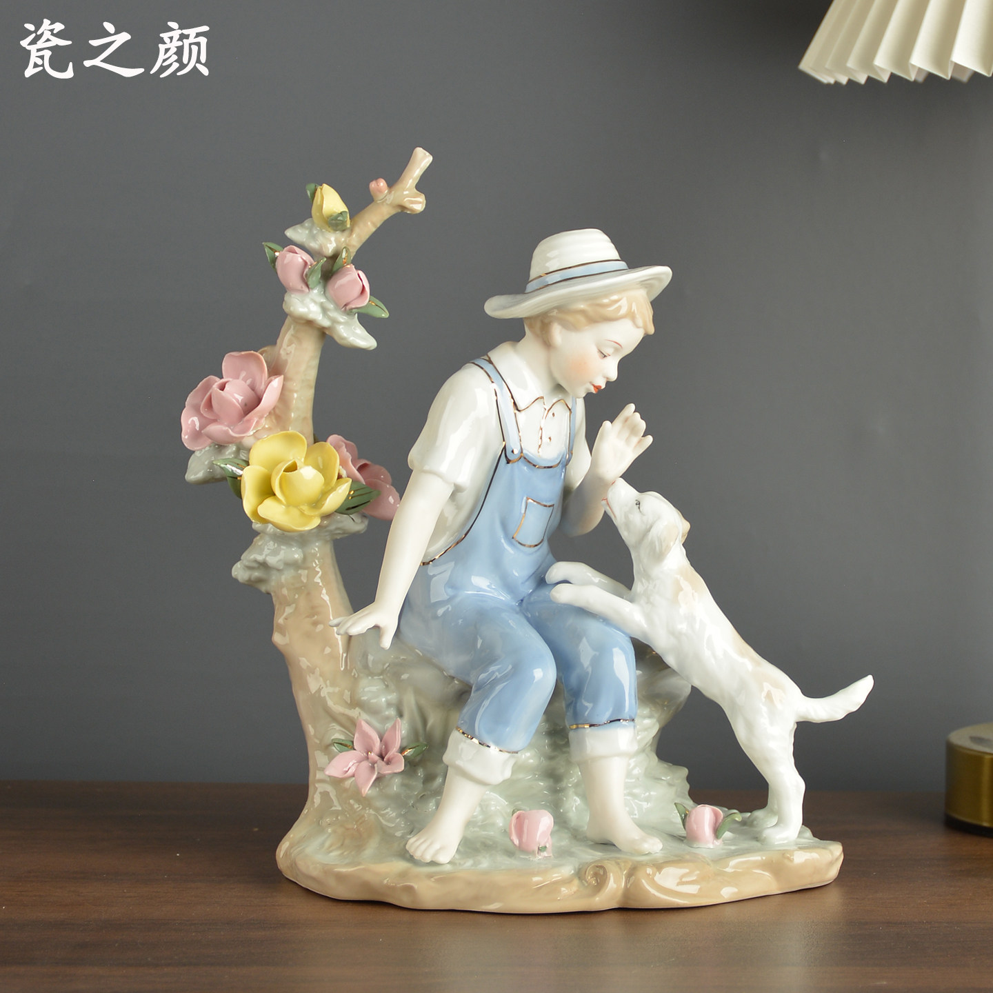 男孩与狗陶瓷人物造型摆件艺术品欧式电视柜酒柜展示柜手办工艺品