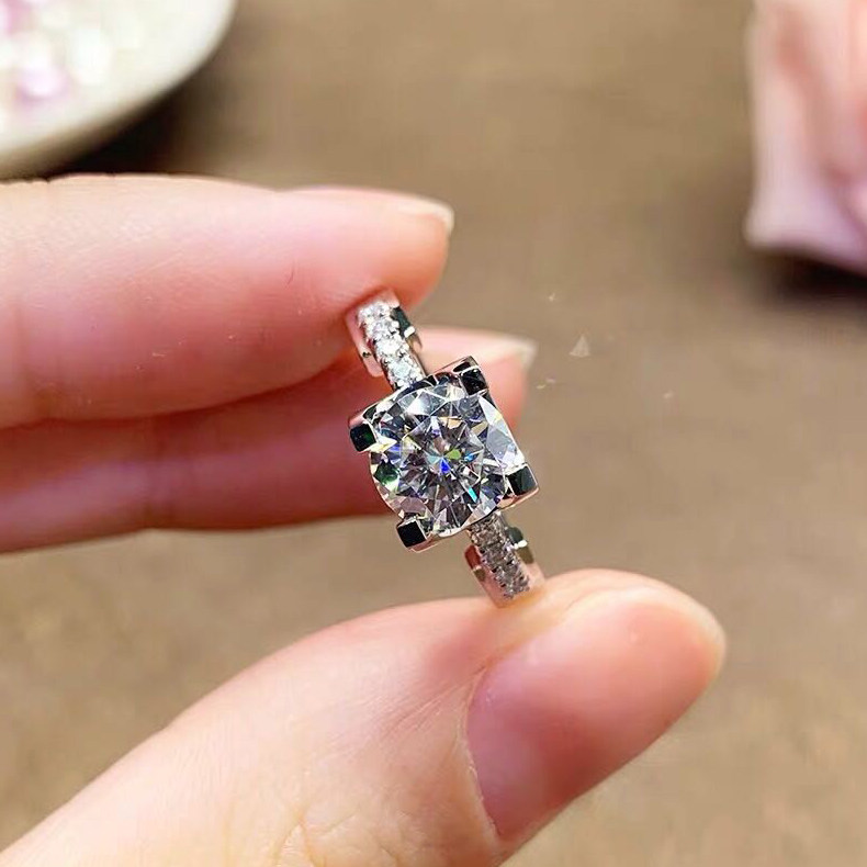 pt950铂金进口莫桑石四爪牛头小蛮腰戒指群镶钻戒1克拉钻石指环女