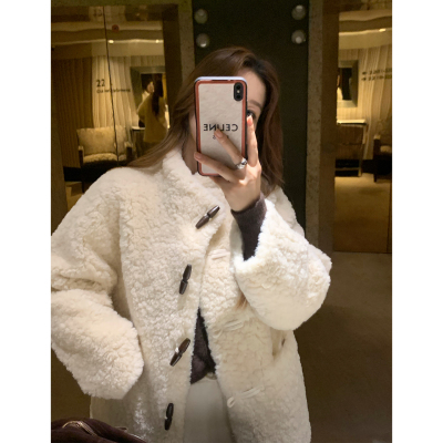 羊羔毛立领牛角扣外套女中长款