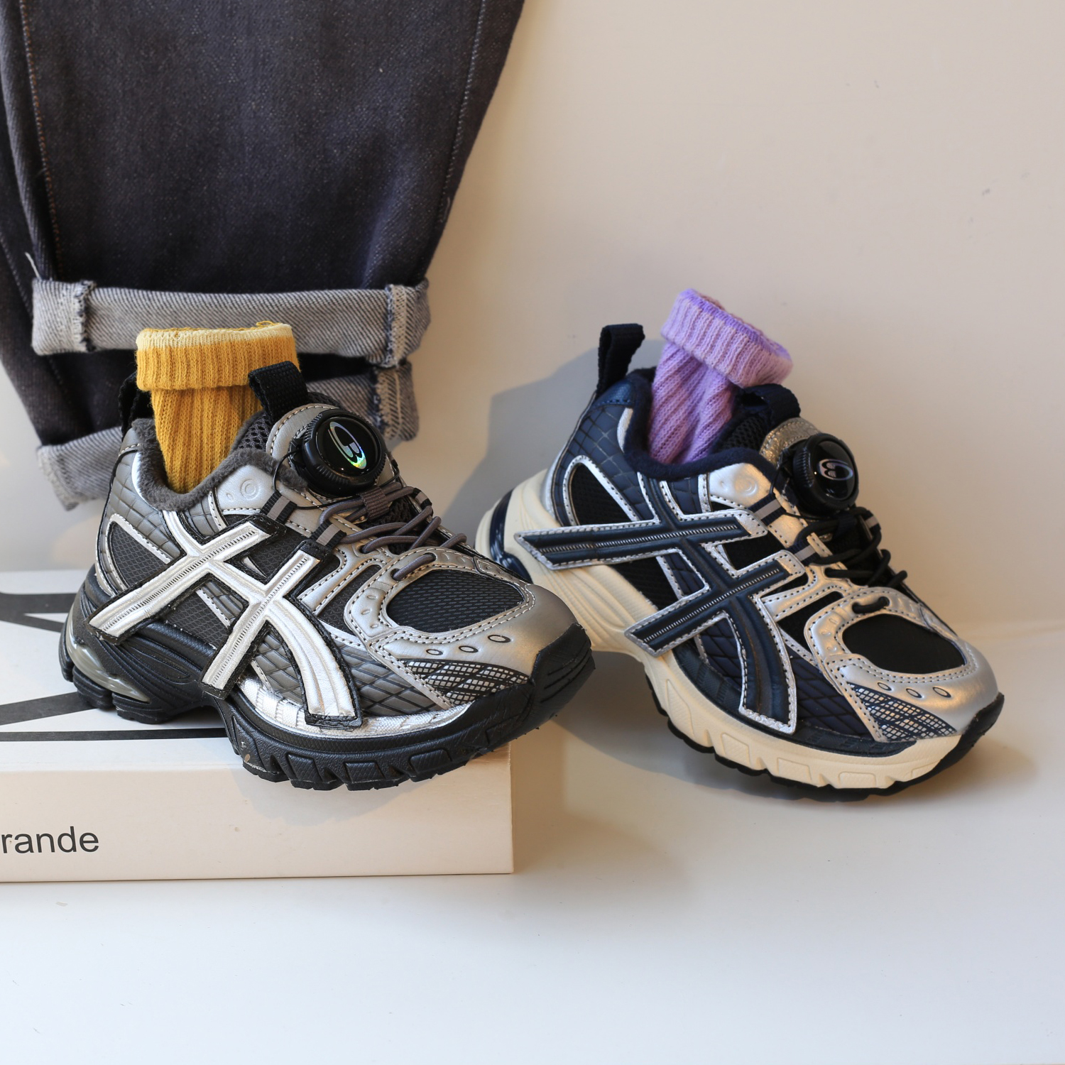 加绒童鞋儿童运动鞋男童鞋子2025新款冬鞋二棉鞋女童旋转纽扣鞋潮