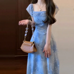 法式蓝色碎花小飞袖连衣裙子女夏季新款海边度假漂亮掐腰长裙
