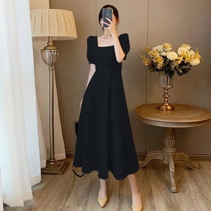 大码女装夏季新款复古赫本风小黑裙胖妹妹收腰显瘦方领连衣裙