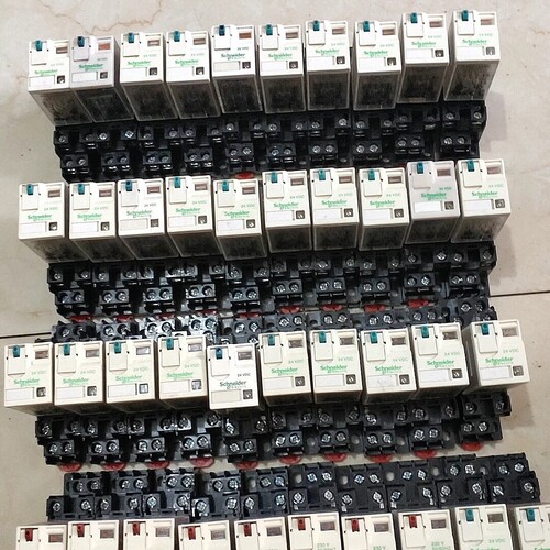 施耐德继电器 RXM2AB2BD＋底座RXZE1M2C共32 ~议价