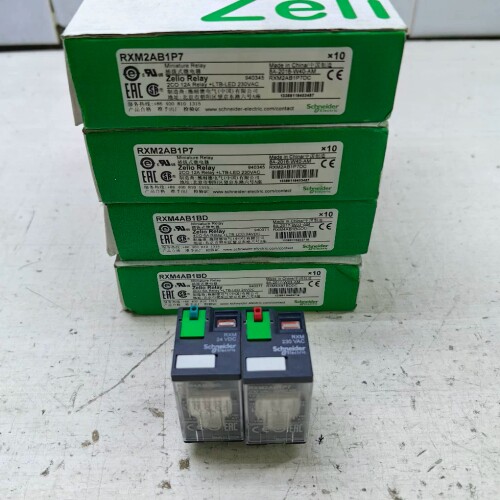 新款正品施耐德RXM2AB1P7中间继电器新款 ~议价