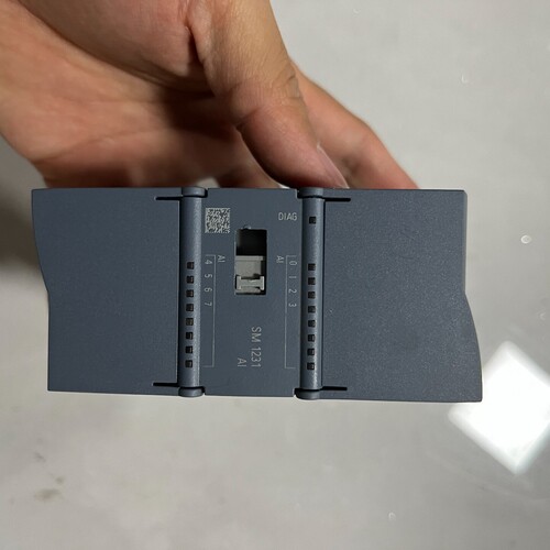 西门子231-4HF32原装正品，功能正常，外观完好无损。 ~议价