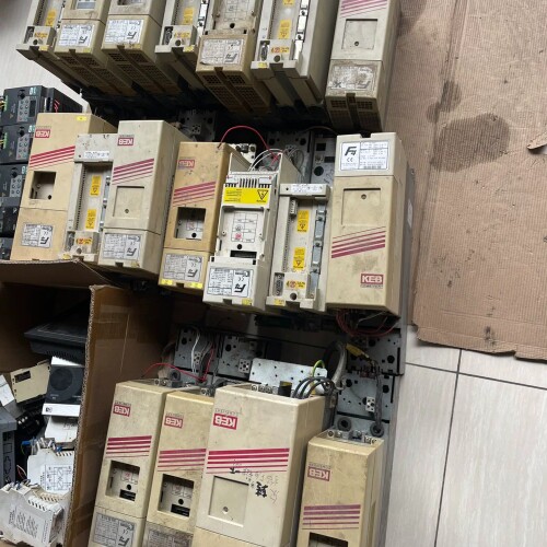 出一批科比F4等型号变频器带滤波器的,有十几个,刚拿回没搞卫 ~
