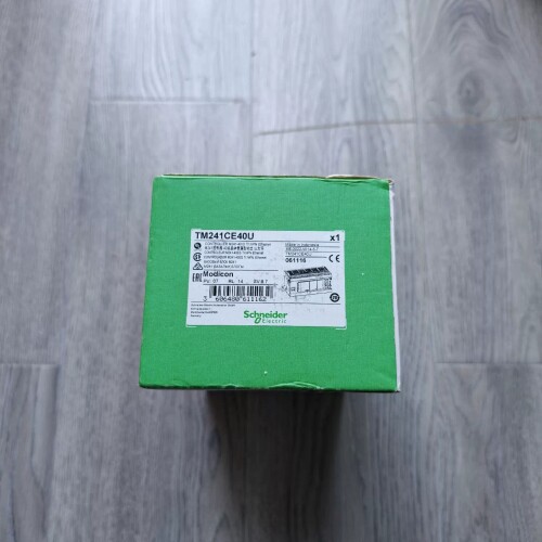 施耐德TM241CE40U 施耐德原装正品未开封，图片实 ~议价