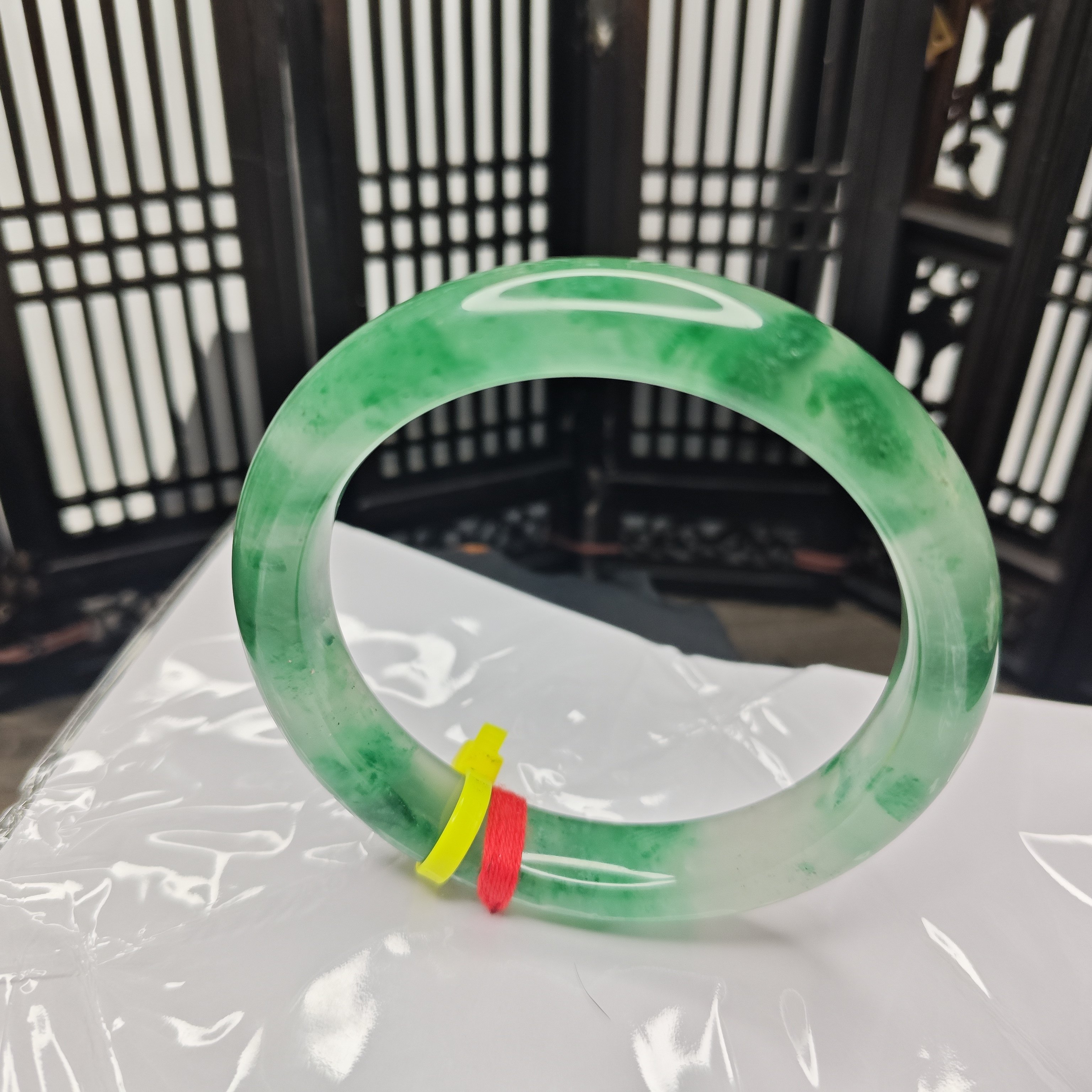 特惠高货大圈天然冰润飘绿非洲翠独龙玉扁条玉石手镯女礼物内径64