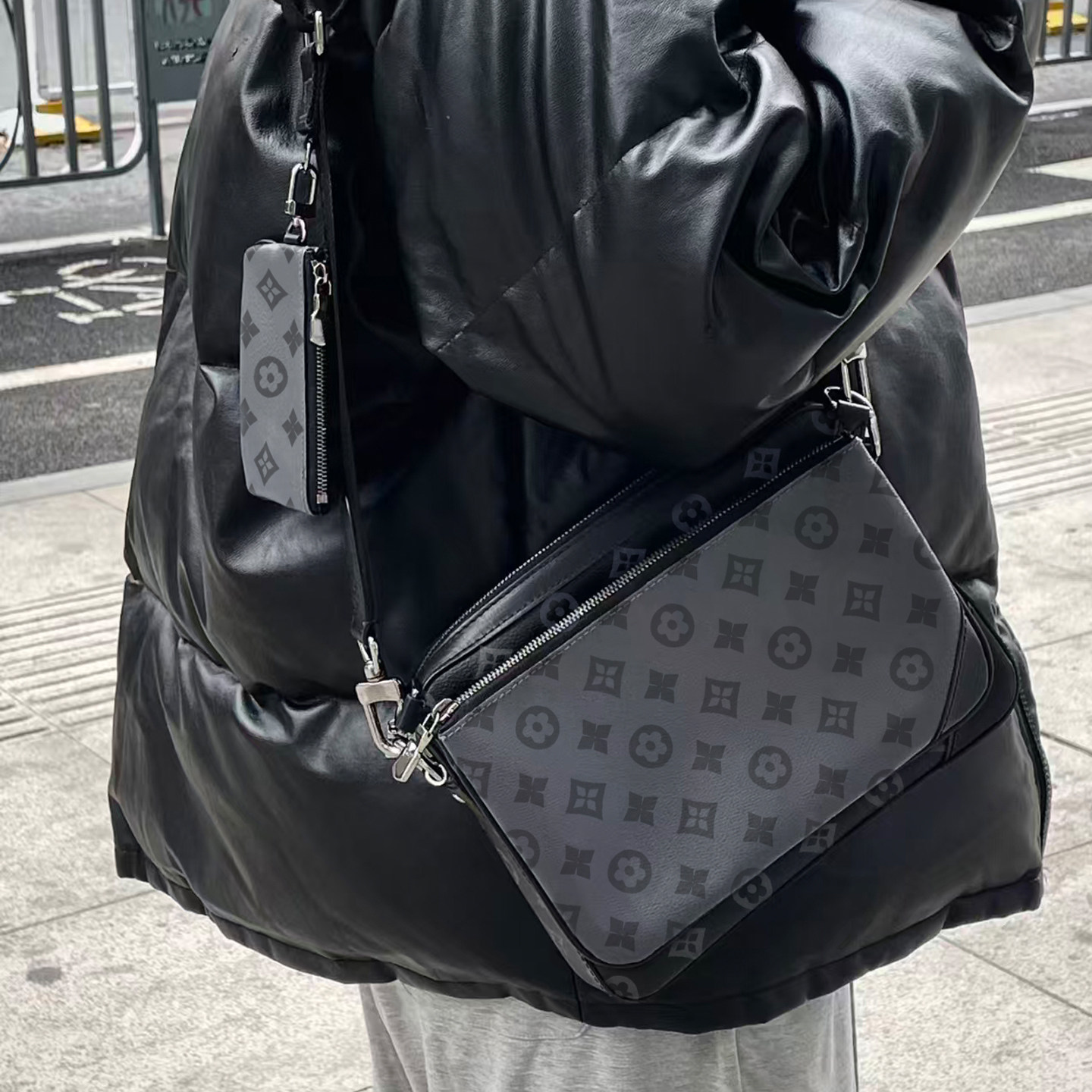 男包2026新款潮牌高级感黑武士三合一单肩斜挎包真皮休闲邮差包男