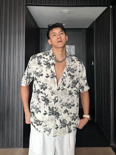 JZD轻薄垂坠潮流短袖花纹衬衫