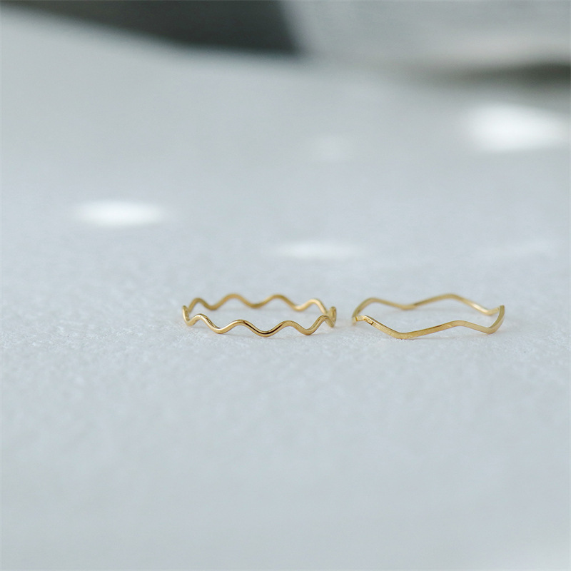 很细特细光板波浪钛钢镀18K金叠戴戒指指环尾戒百搭个性饰品手饰