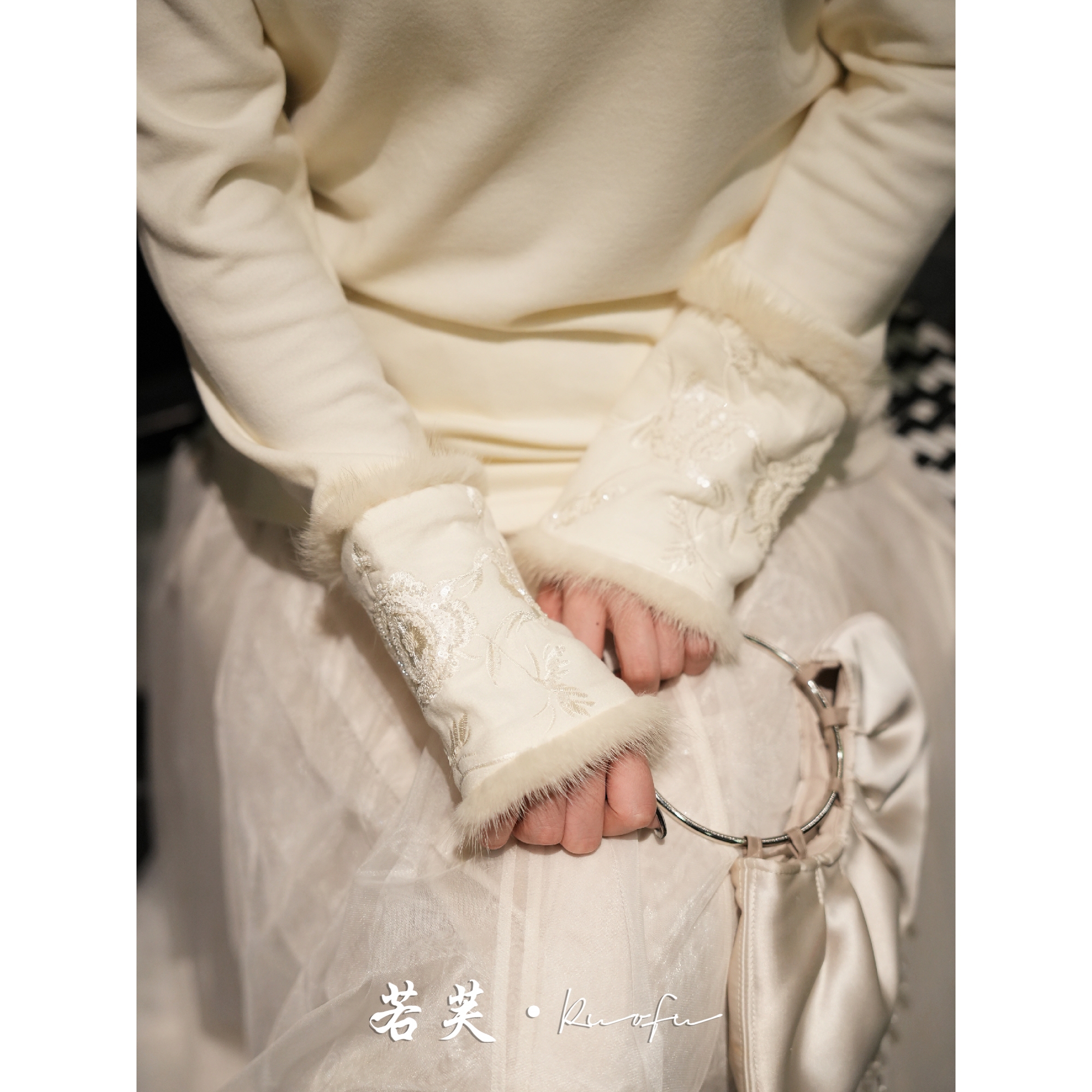 若芙｜现货！【温柔玫瑰花】高弹刺绣拼接水貂毛打底针织衫