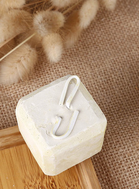 【傻傻龙猫】40g 4x4cm 大方块钙质磨牙石 龙猫正方体磨牙石