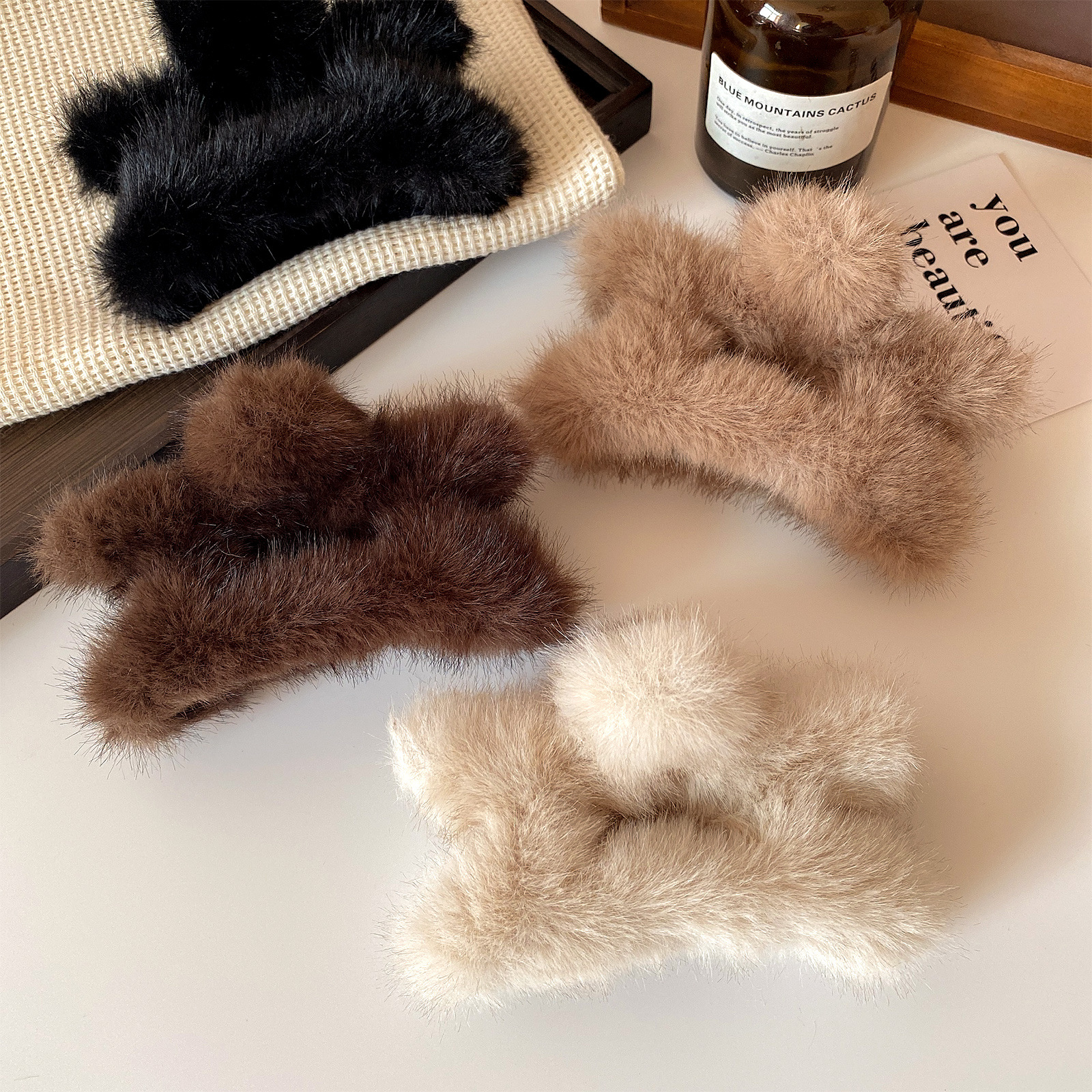 秋冬新款星星毛绒抓夹后脑勺盘发鲨鱼夹发卡毛茸茸百搭大号女头饰