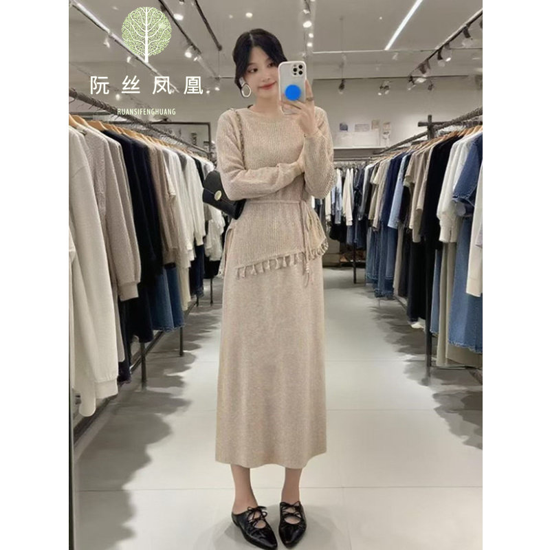 卡其色套装女秋季2025新款法式减龄气质流苏针织上衣半身裙两件套
