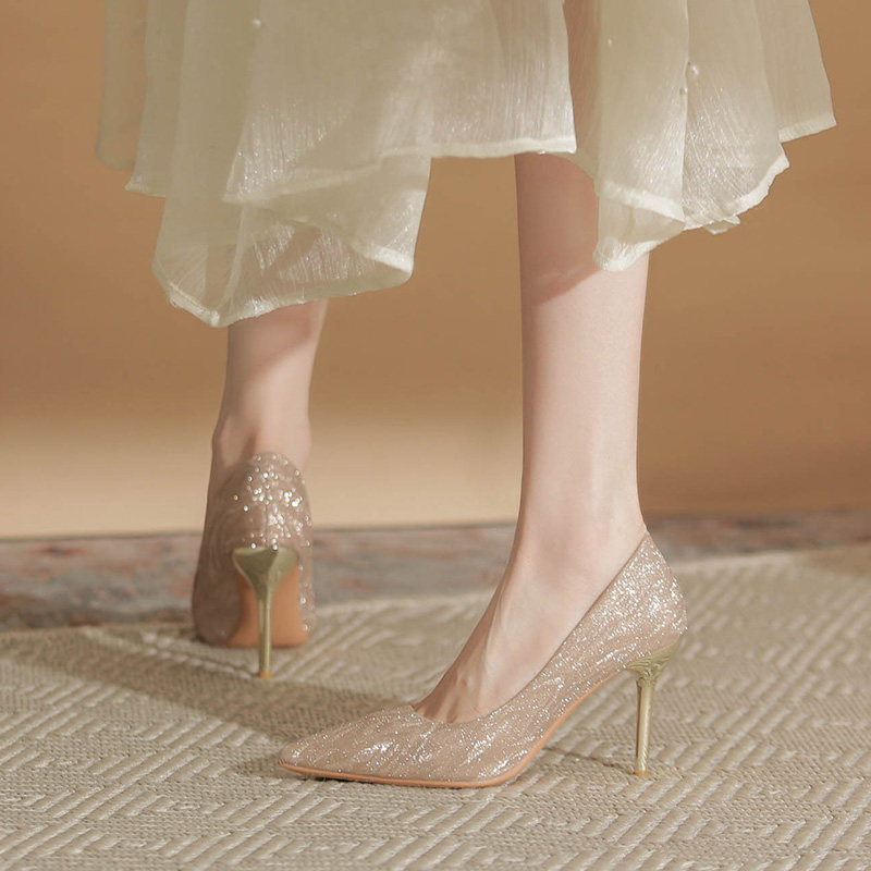 香槟色高跟鞋女2025新款细跟设计感小众婚鞋秀禾婚纱礼服尖头单鞋