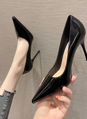 黑色高跟鞋2025年新款漆皮百搭细跟职业工作鞋设计感尖头少女单鞋