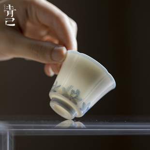 一品仟堂青己青花釉下彩睡莲环绕品茗杯玉泥白瓷功夫茶具家用茶杯