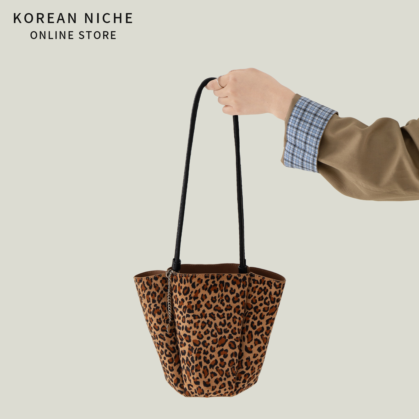 韩版小众设计花瓣款水桶包女高级感麂皮绒豹纹复古百搭手提单肩包