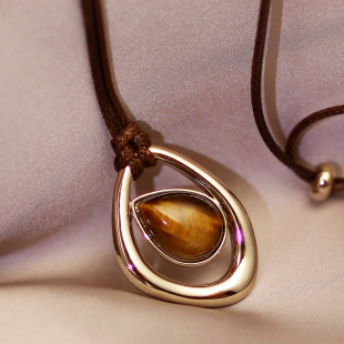 美拉德系高级长款 虎眼石吊坠秋冬项链皮绳挂件 毛衣链2025年新款