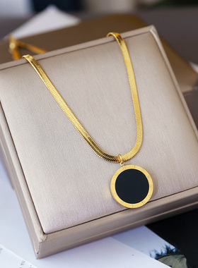 气质黑色圆牌蛇骨链新款时尚