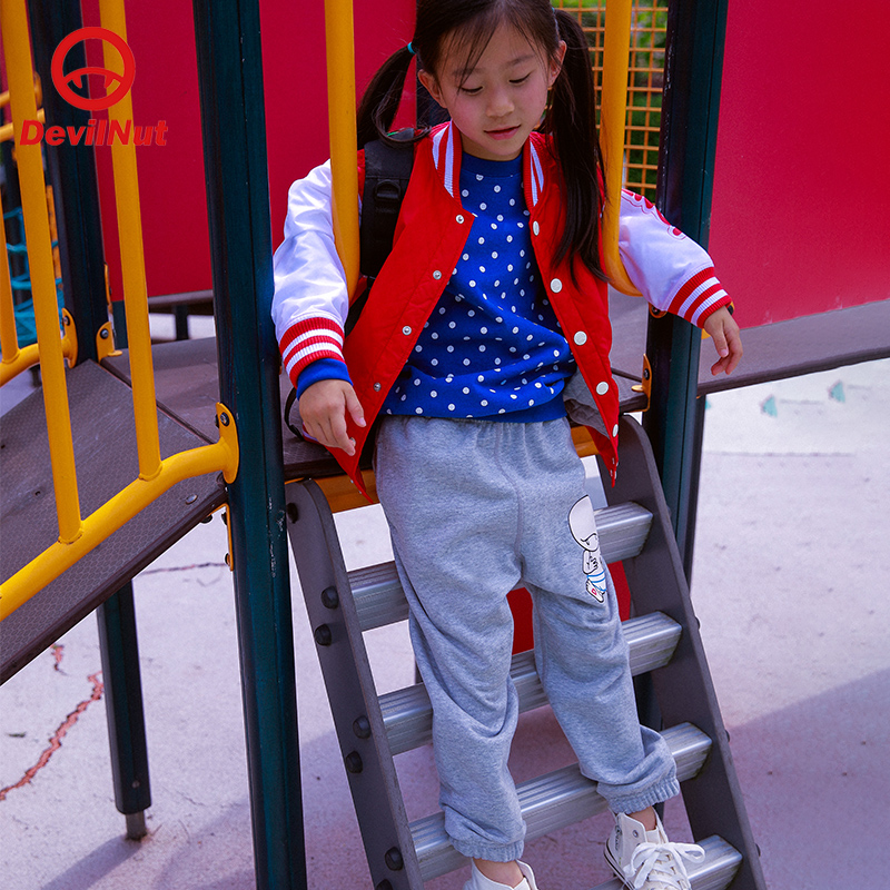 潮牌恶魔中国红收口运动裤童装