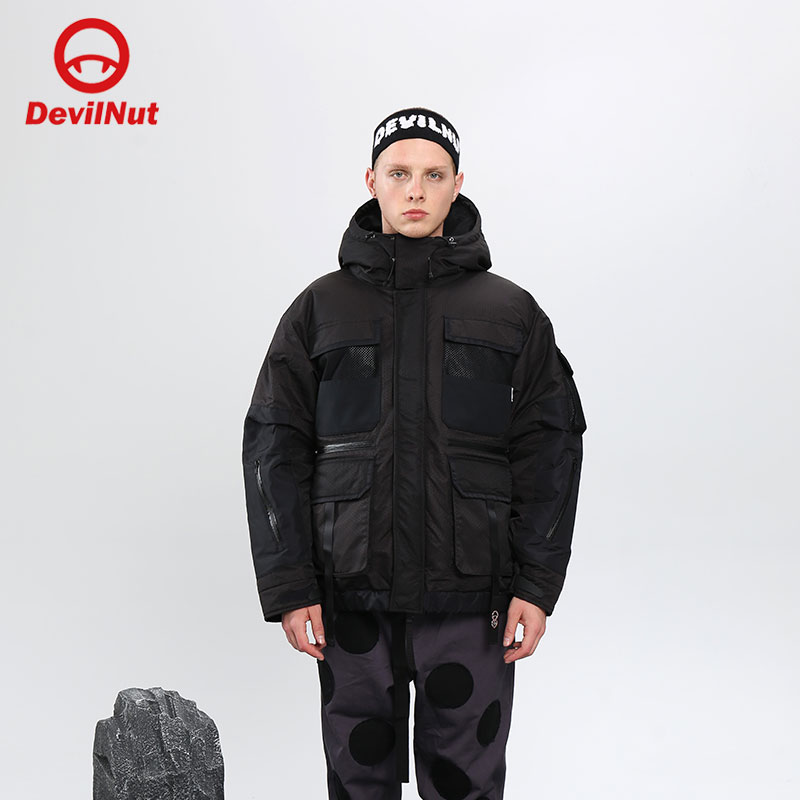 宽松廓形，罗纹袖口，裁片分割，白鸭绒填充