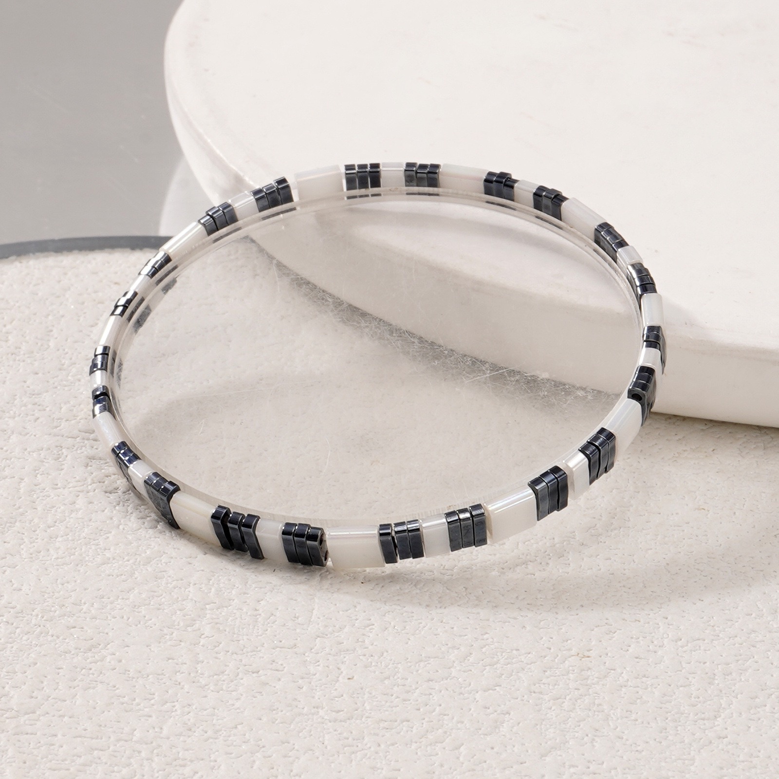 MLGM新品 秋冬款tila玻璃进口珠串珠手饰  ins欧美风枪黑透白手链