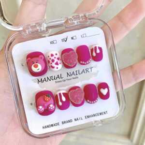 小红书爆款纯手工穿戴甲草莓熊美甲贴片成品可爱短甲片可反复使用