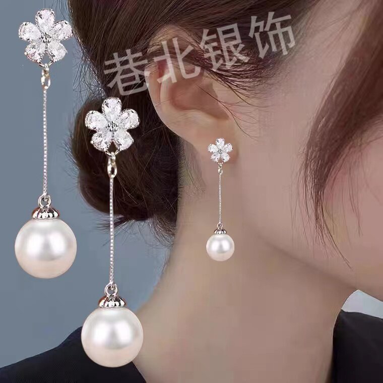 s925纯银防过敏时尚花朵贝珠珍珠耳环2024年新款潮长款显脸瘦耳坠