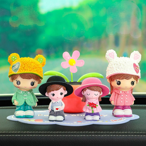 全家福娃娃汽车摆件一家四口车载装饰品车上中控台摆饰摇摆太阳花