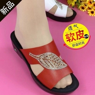 妈妈拖鞋 女夏外穿2024新款 凉拖软底防滑中老年时尚 百搭真软皮凉鞋