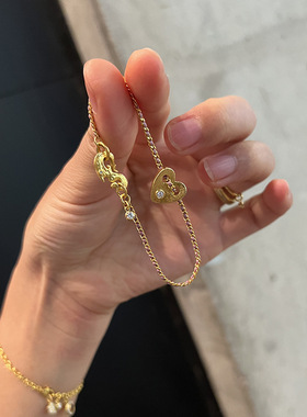 v金材质不掉色爱心缠绕手链时尚爆款来袭个性轻奢高颜值设计饰品