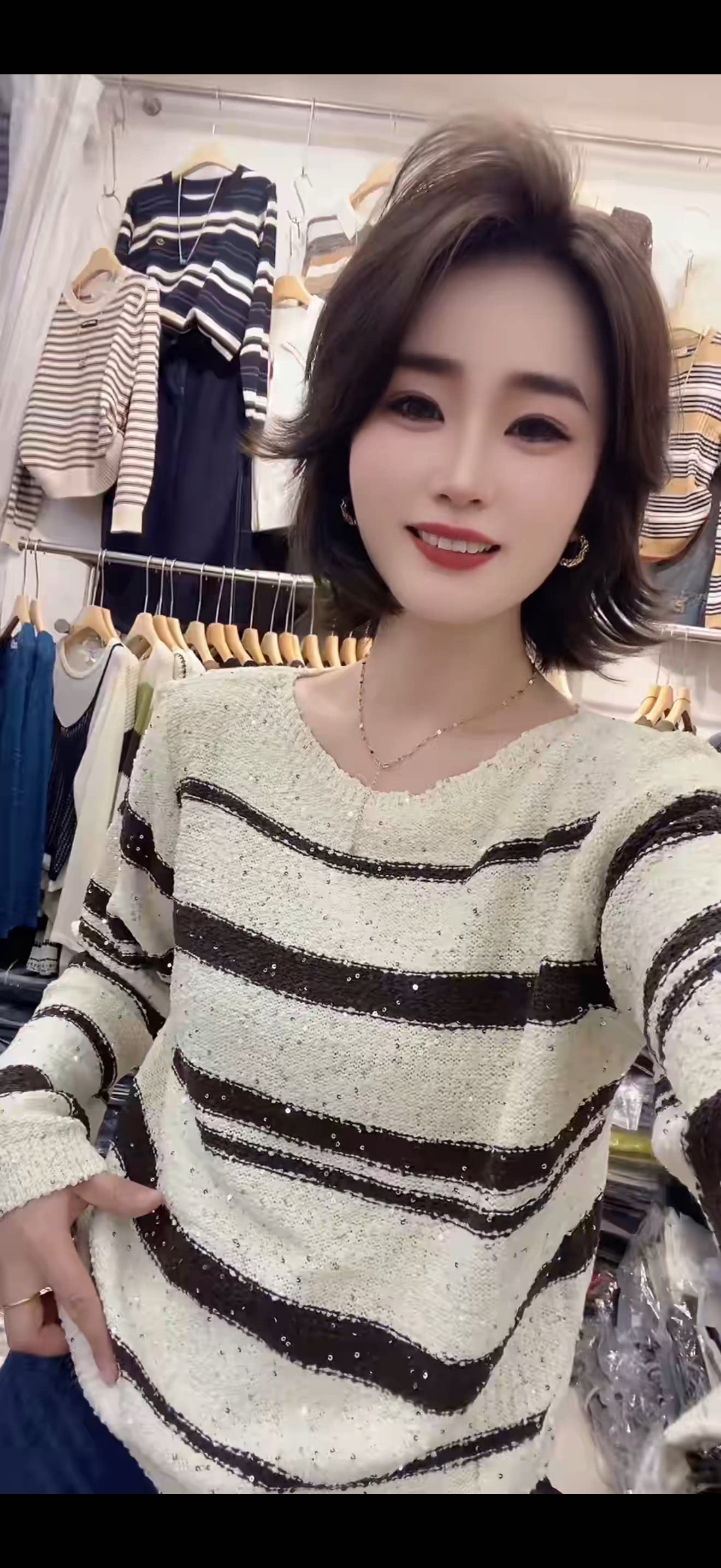 2026秋冬新款时尚亮片针织衫女韩版洋气宽松上衣条纹休闲打底小衫