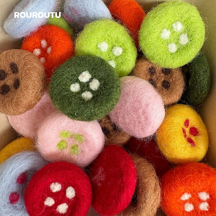 肉肉兔 · 手作羊毛毡胸针成品纽扣小徽章别针饰品衣服辅料配饰女