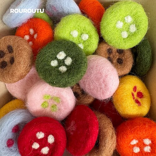 肉肉兔 · 手作羊毛毡胸针成品纽扣小徽章别针饰品衣服辅料配饰女