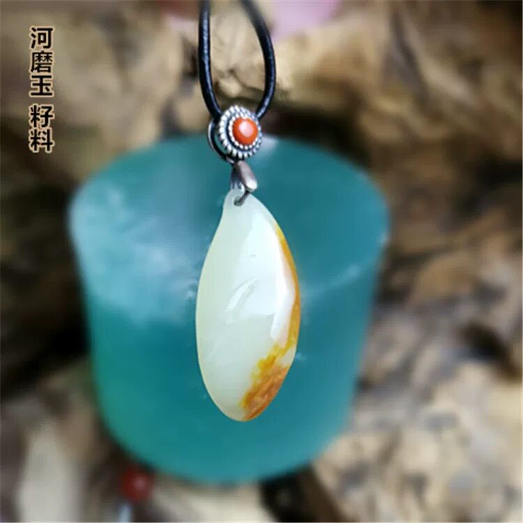河磨玉吊坠籽料黄白河磨油润细腻皮红河磨玉树叶吊坠大业有成精品