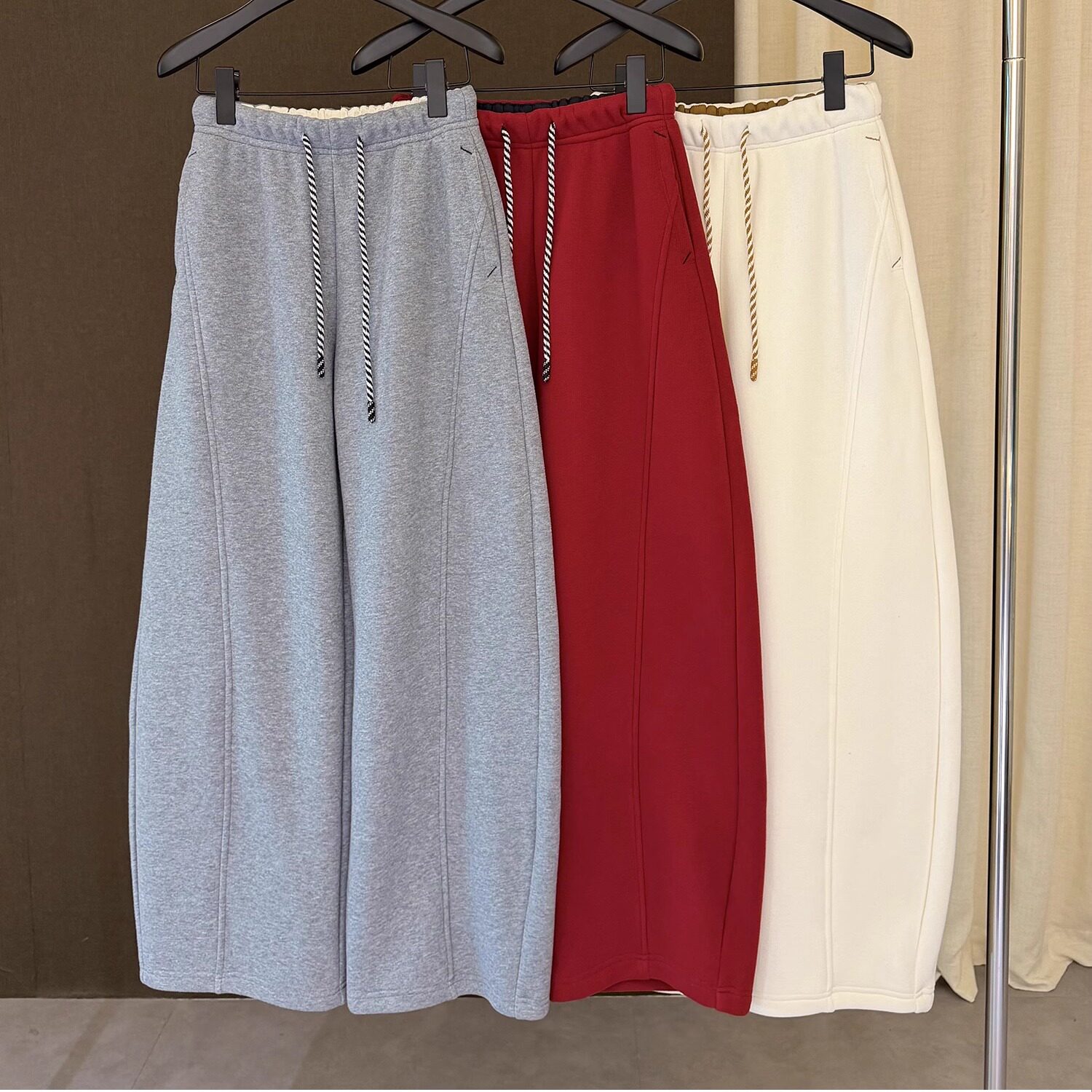 高端欧货冬季新款松紧高腰绑带休闲阔腿刺绣拼接弯刀裤女加绒卫裤