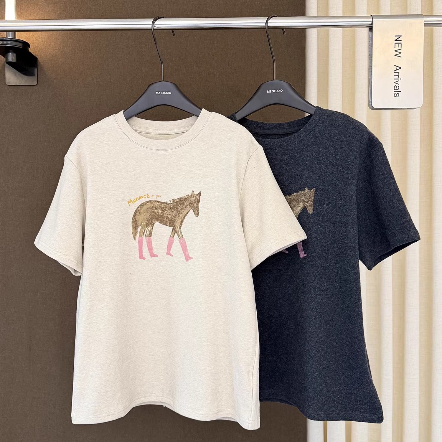 高端欧货新款圆领卡通动漫马儿印花字母磨毛打底短袖T恤女冬上衣