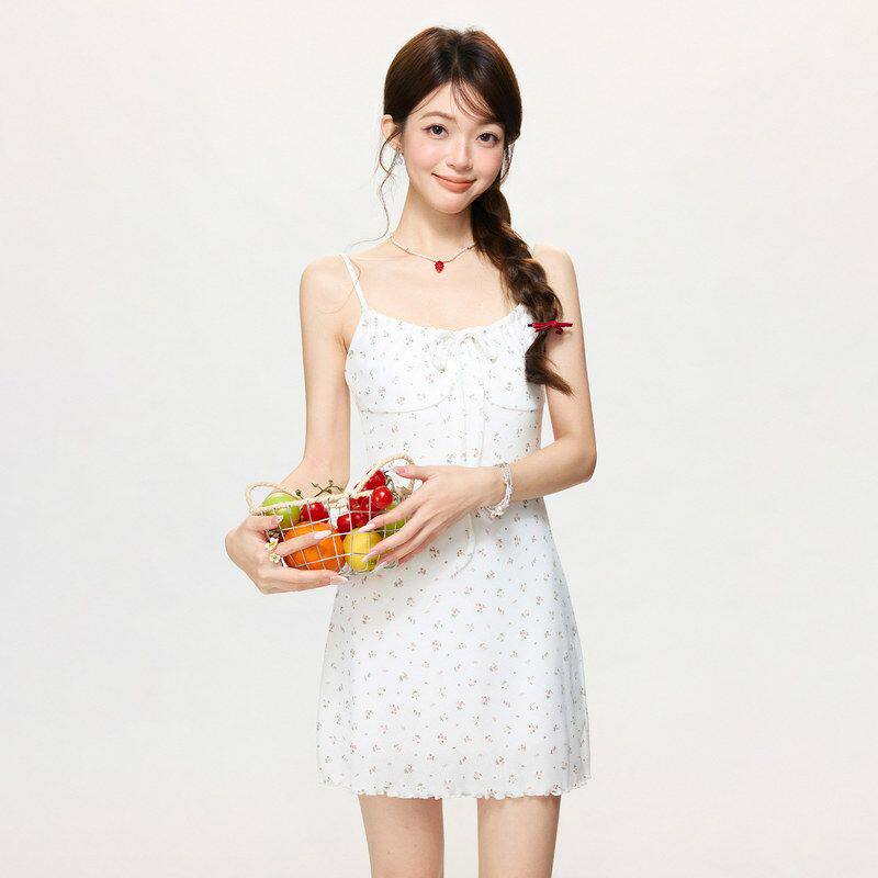 法式少女风碎花吊带背心女2026春夏连衣裙木耳边露背叠穿
