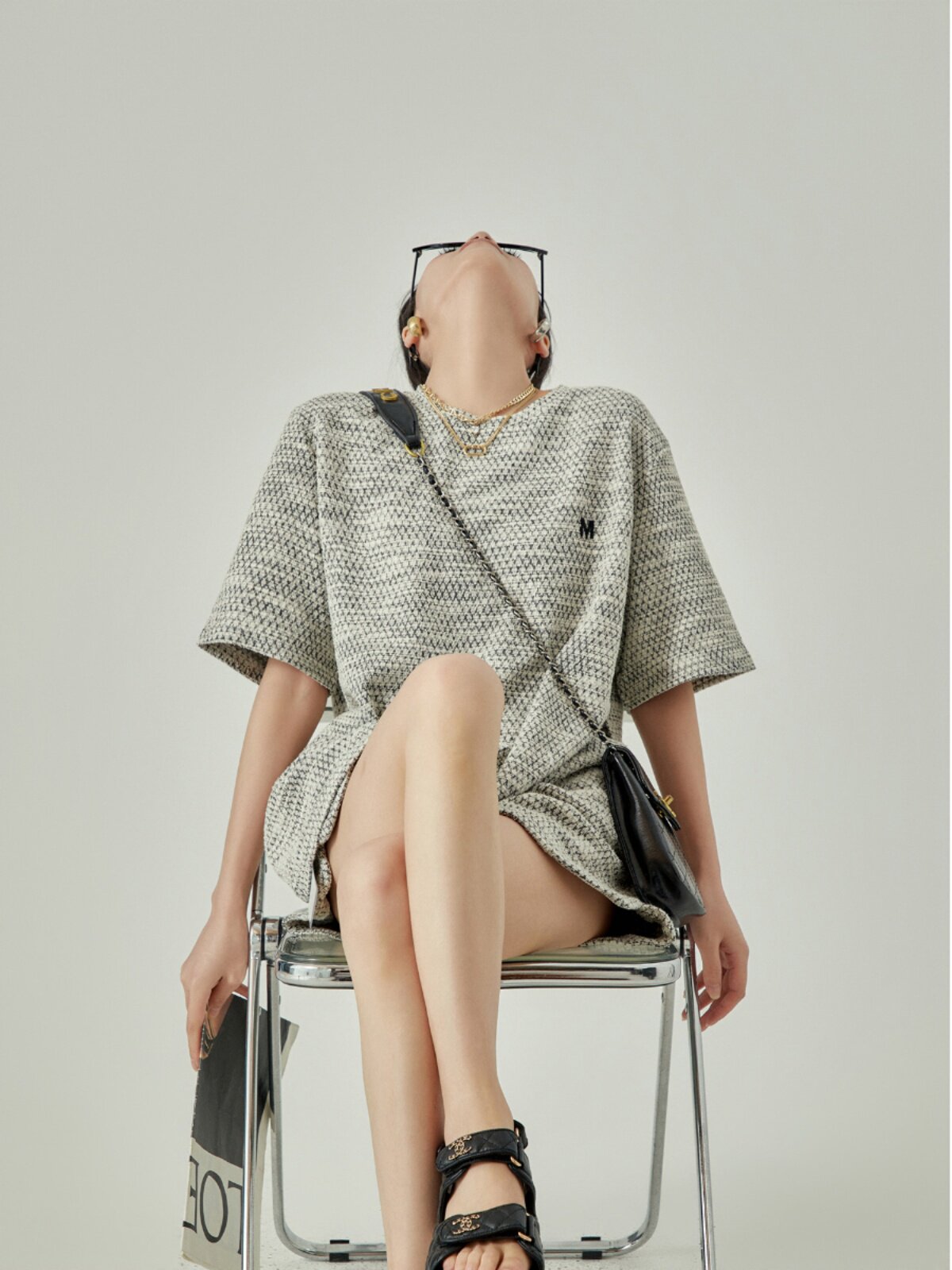 여성을위한 회색 작은 향수 정장 2024 새로운 핫 스타일 여름 틈새 기질 캐주얼 탑 반팔 반바지 투피스 세트