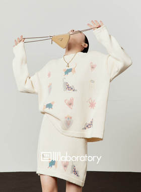 「周里物出品」白色套装女2026春季新款印花上衣/修身短裙俩件套